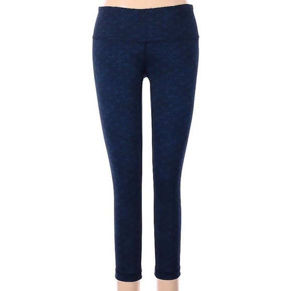 lululemon athletica Pants - Lululemon 26” Waist in blue The Flow Crop Knee High Athleisure Sport Comfy